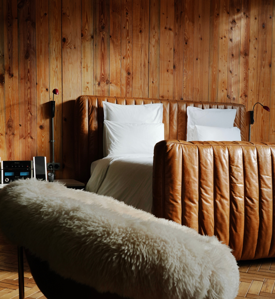 stamba hotel aviator signature room bed
