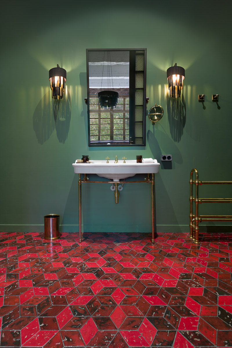 stambla hotel aviator room bathroom