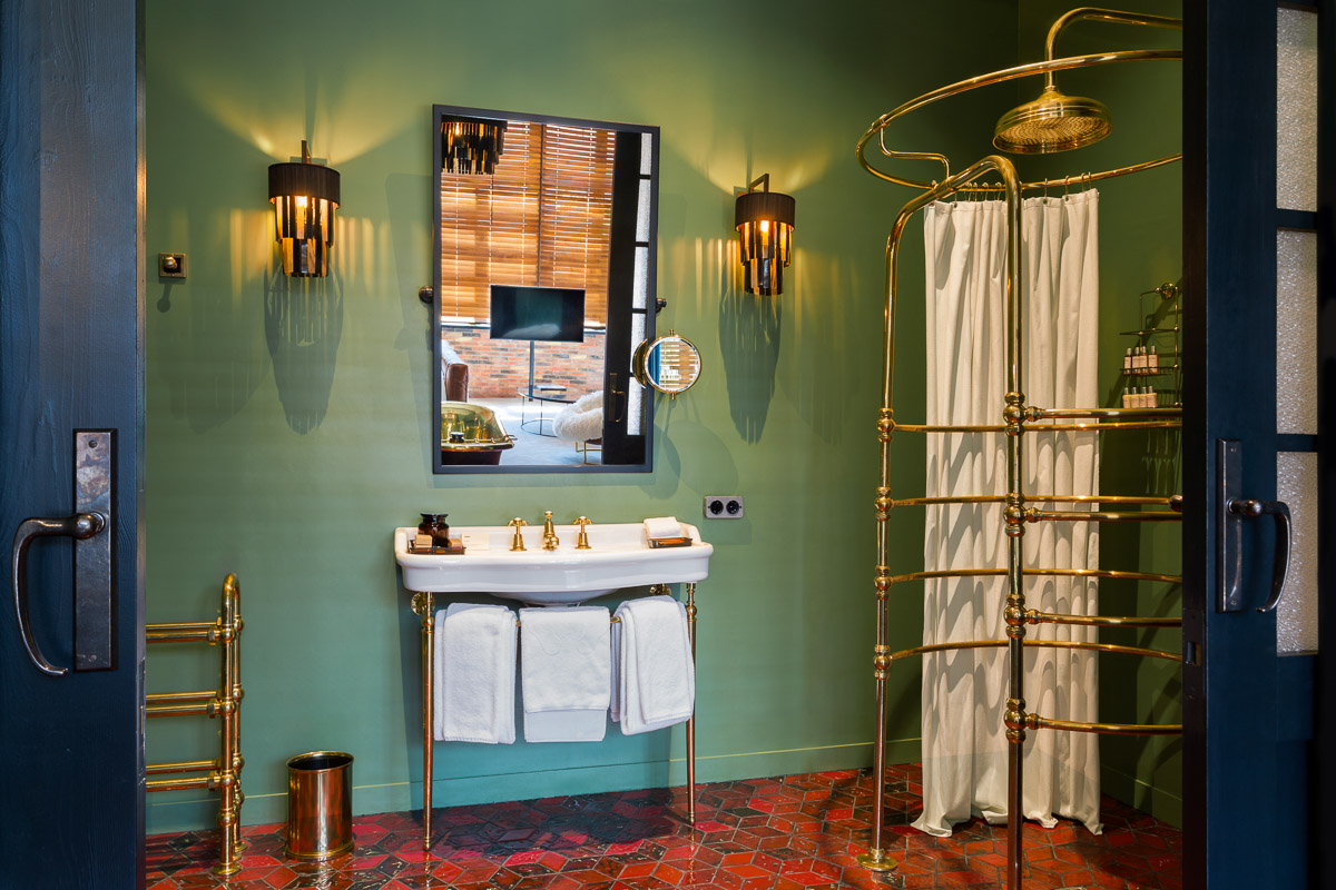 stamba hotel aviator signature room bathroom